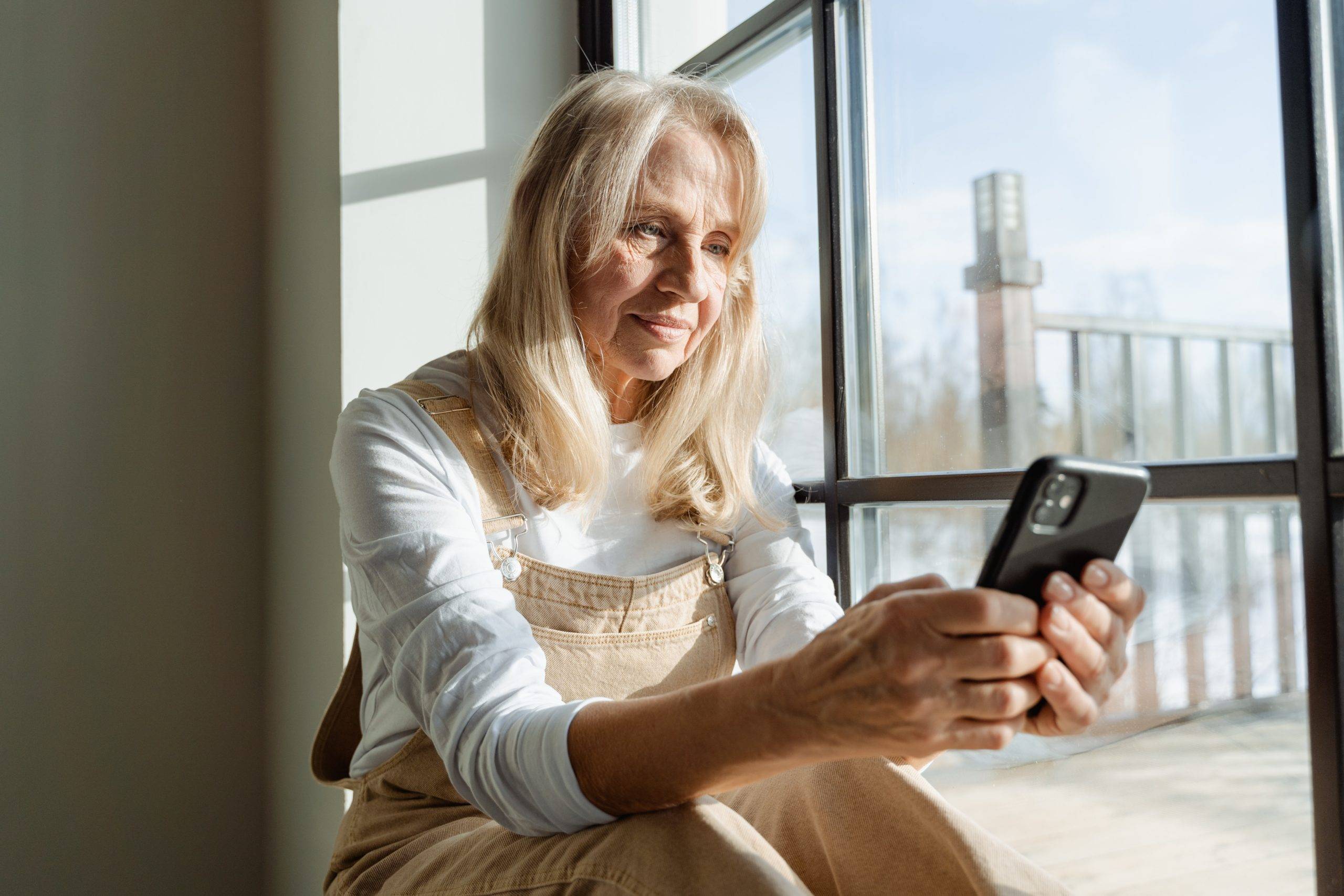 Best Minimalist Phone Plans for Seniors US Mobile